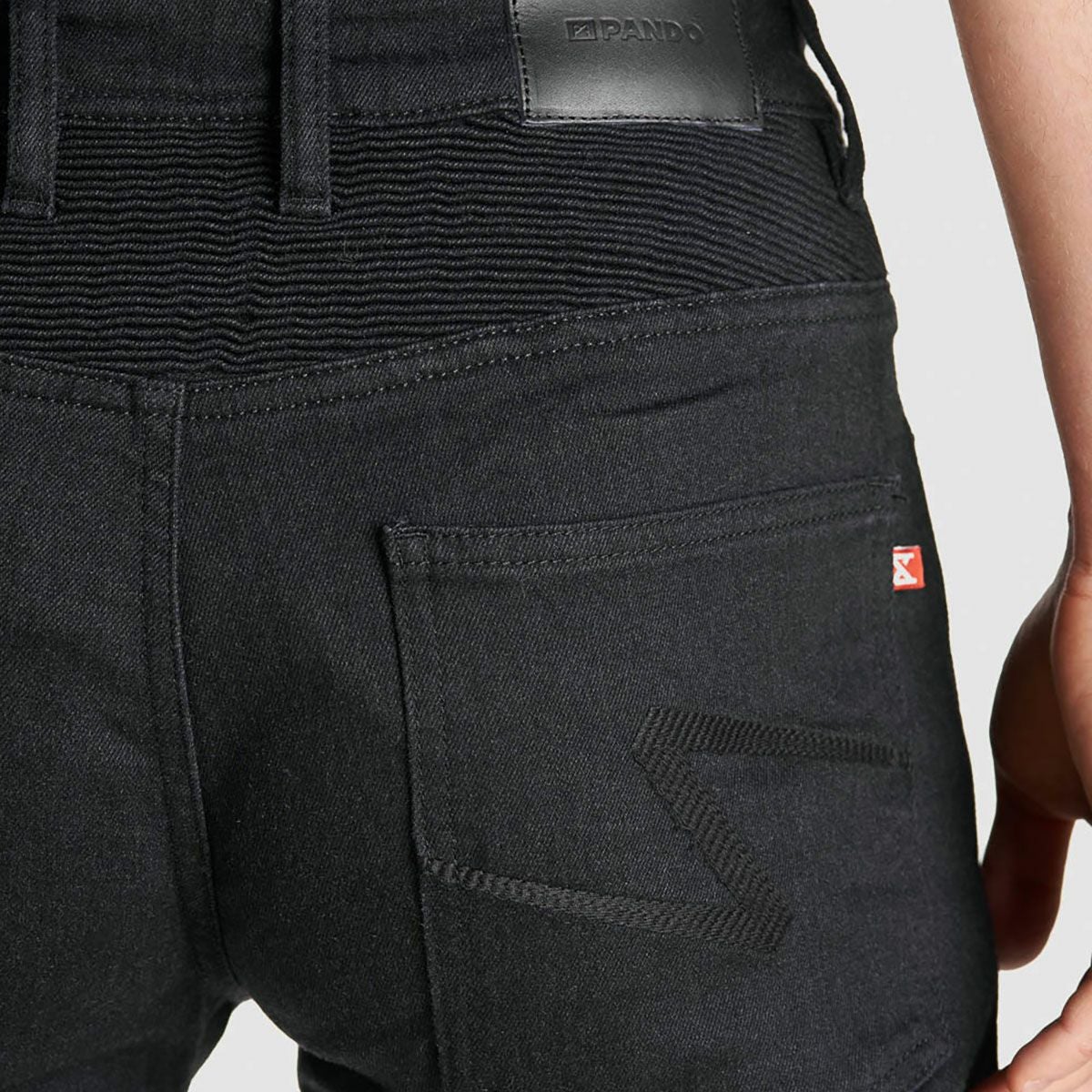 PANDO MOTO｜カール コア 02｜デニム｜ブラック｜モデル着用