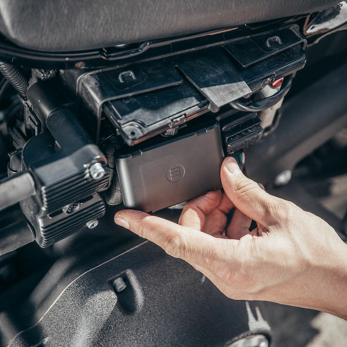 モニモト 7 GPS トラッカー | モトーリモーダ公式オンラインショップ