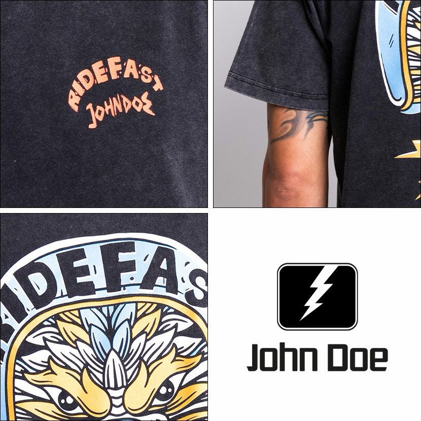 John Doe｜”ライオン” Tシャツ｜ブラック｜モデル着用