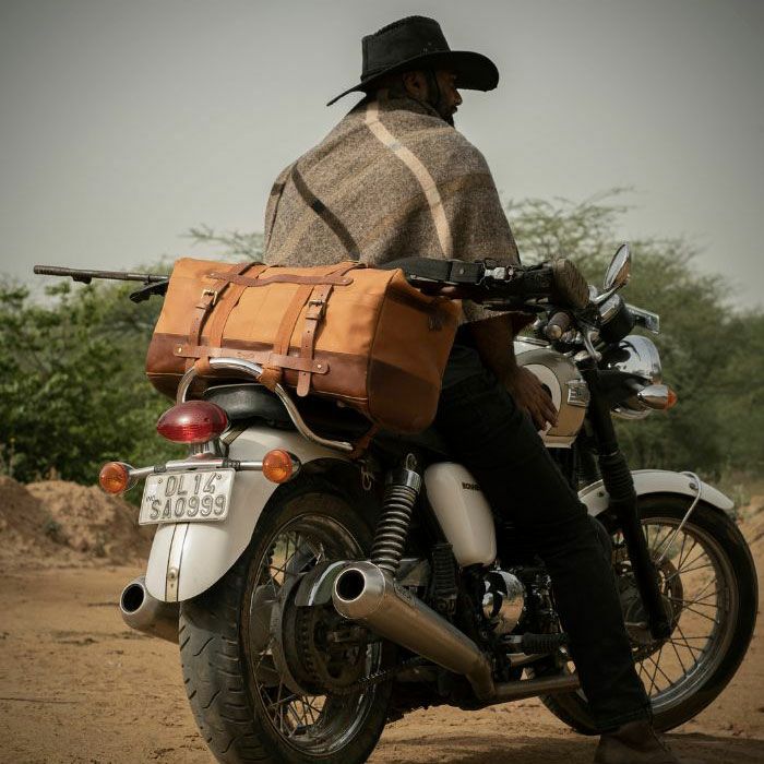 Trip Machine｜アウトロー ダッフル バッグ｜ショルダー｜ヴィンテージタンTrip Machine｜アウトロー ダッフル バッグ｜ショルダー｜ヴィンテージタン｜使用イメージ