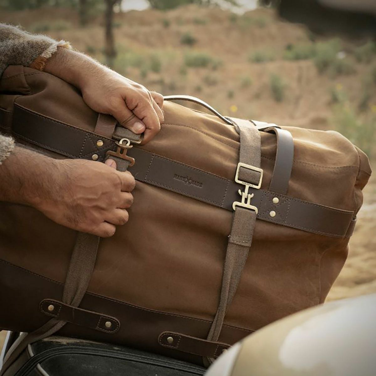 Trip Machine｜アウトロー ローグ ダッフル バッグ｜その他バッグ｜タバコブラウン｜使用イメージ
