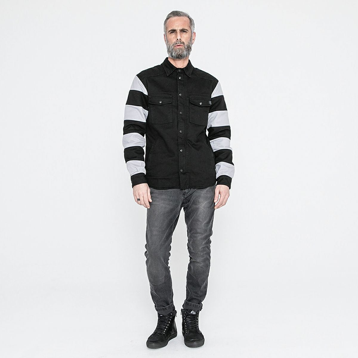 John Doe｜XTM モトシャツ プリズン｜ファブリック｜ブラック×ホワイト｜モデル着用