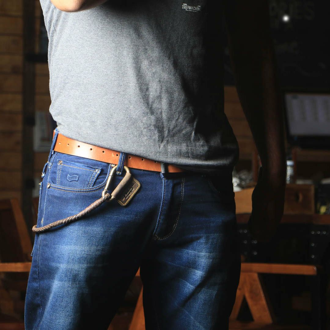 Trip Machine｜ブレイデッド キーチェーン｜財布｜タバコ｜モデル着用