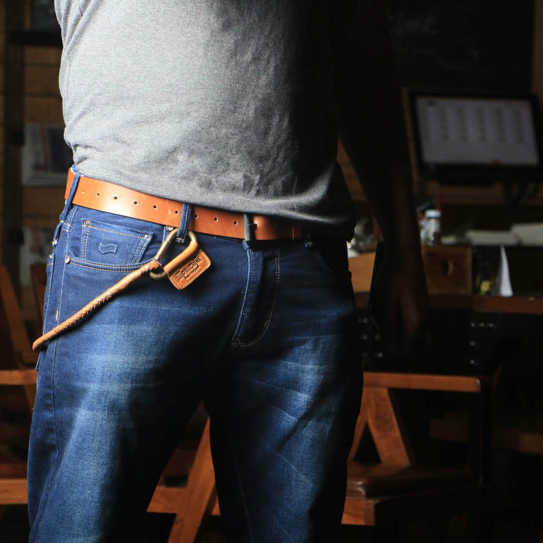 Trip Machine｜ブレイデッド キーチェーン｜財布｜ヴィンテージタン｜モデル着用