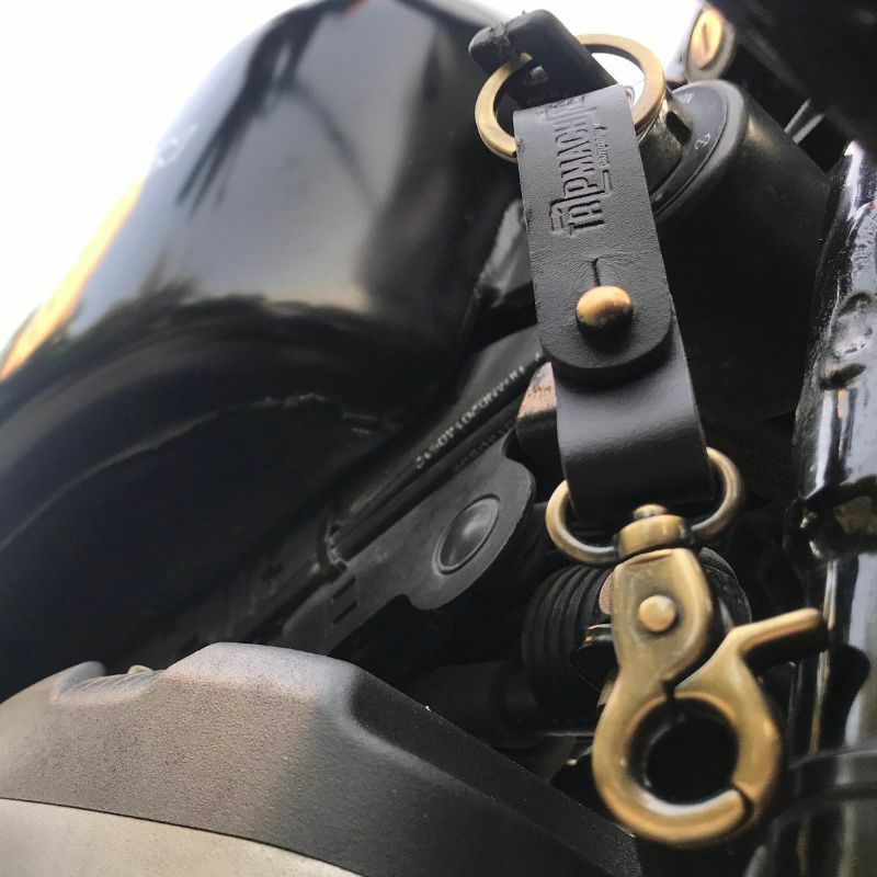 Trip Machine｜キー フォブ｜キーホルダー｜ブラック×アンティークゴールド