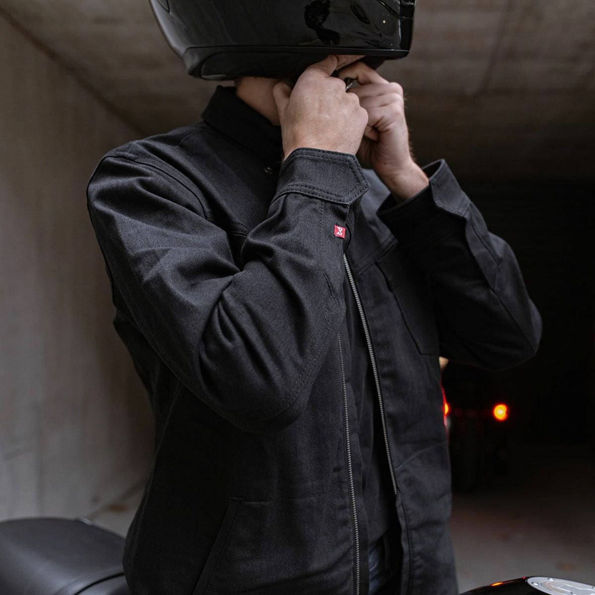 PANDO MOTO｜カポ コア 03｜ファブリック｜ブラック｜モデル着用