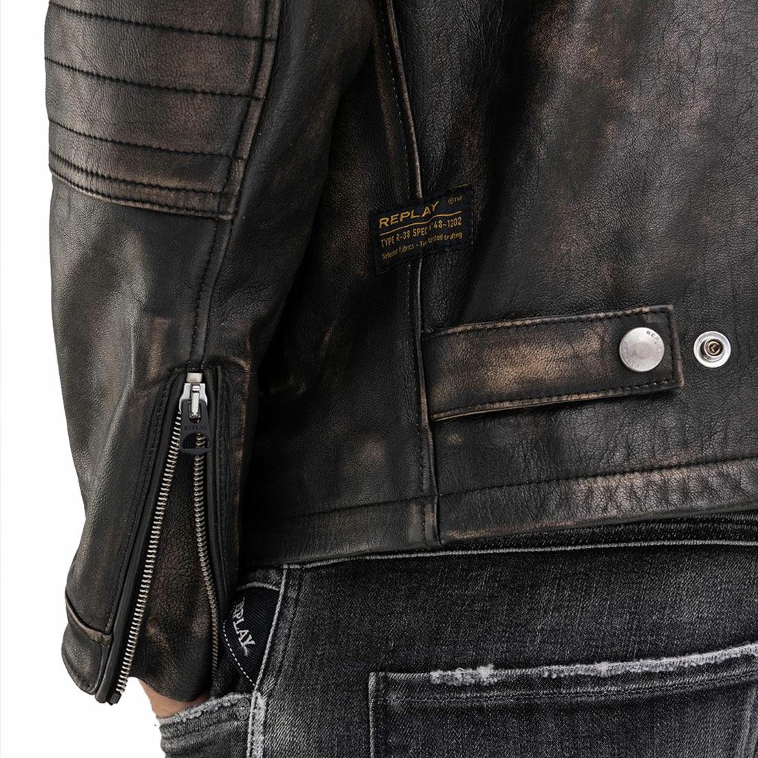 Replay｜シープレザースプレーペイントジャケット｜レザー｜ライトブラウン/ブラック｜モデル着用