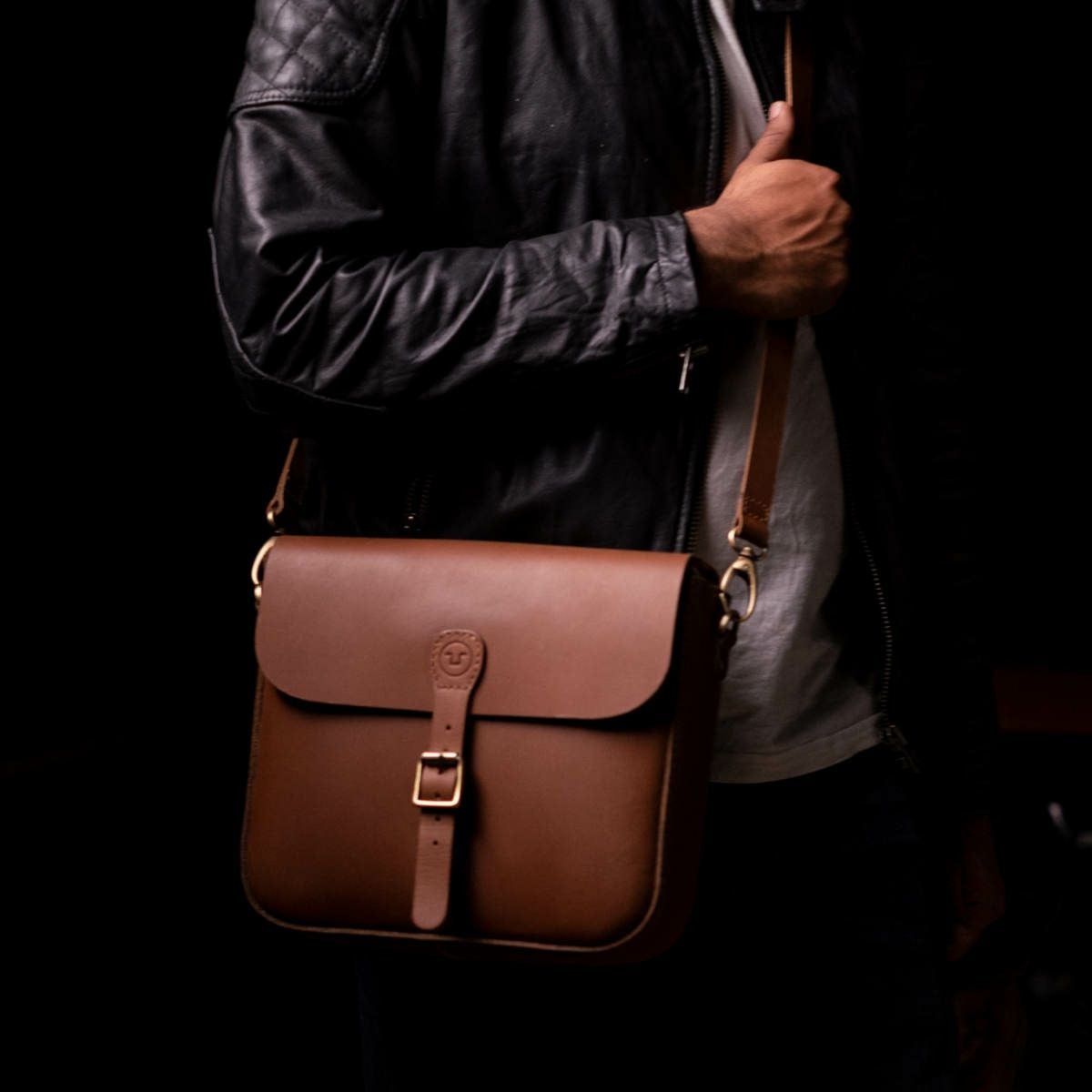 Trip Machine｜クラシック パニア｜ショルダー｜コニャック｜使用イメージ