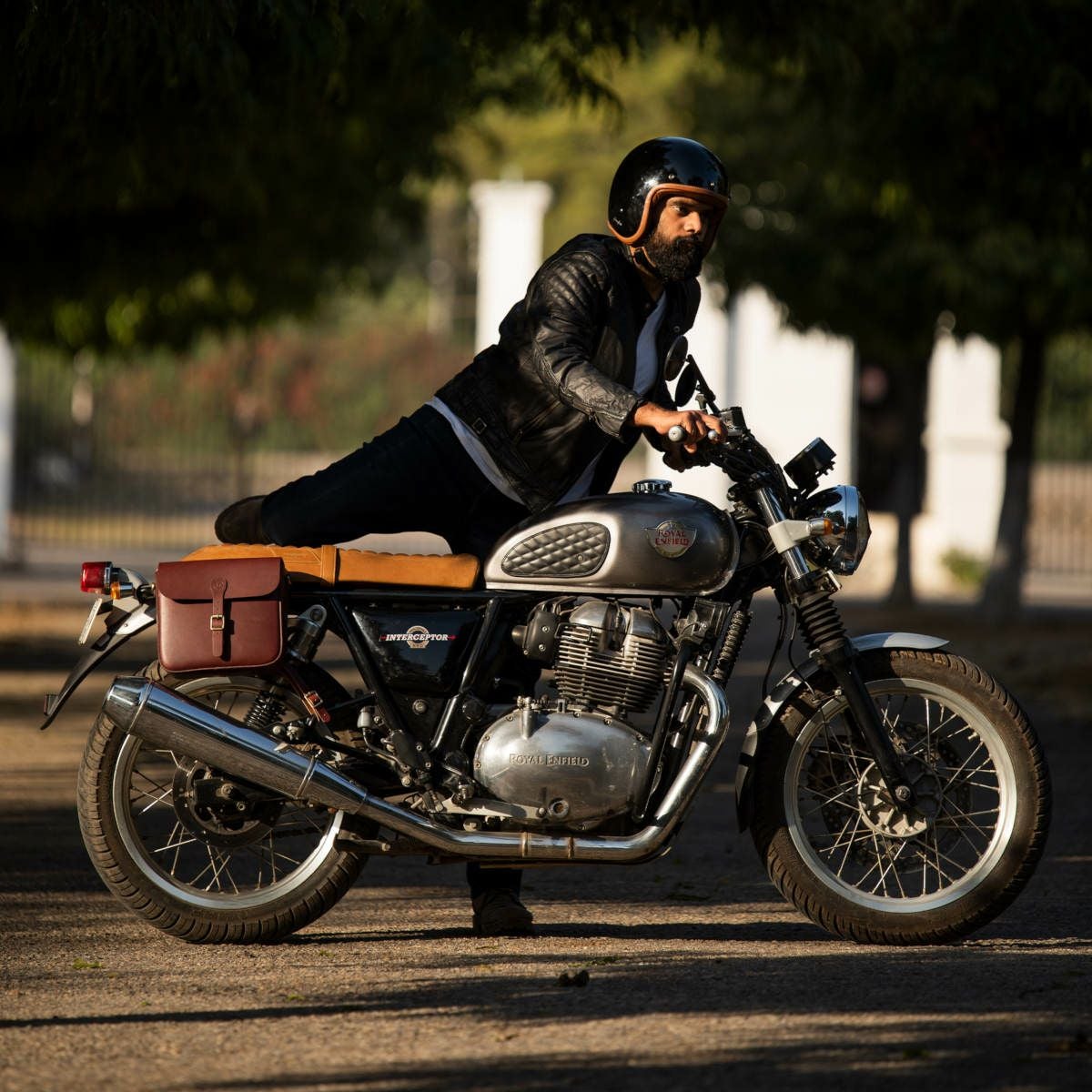 Trip Machine｜クラシック パニア｜ショルダー｜チェリーレッド｜使用イメージ