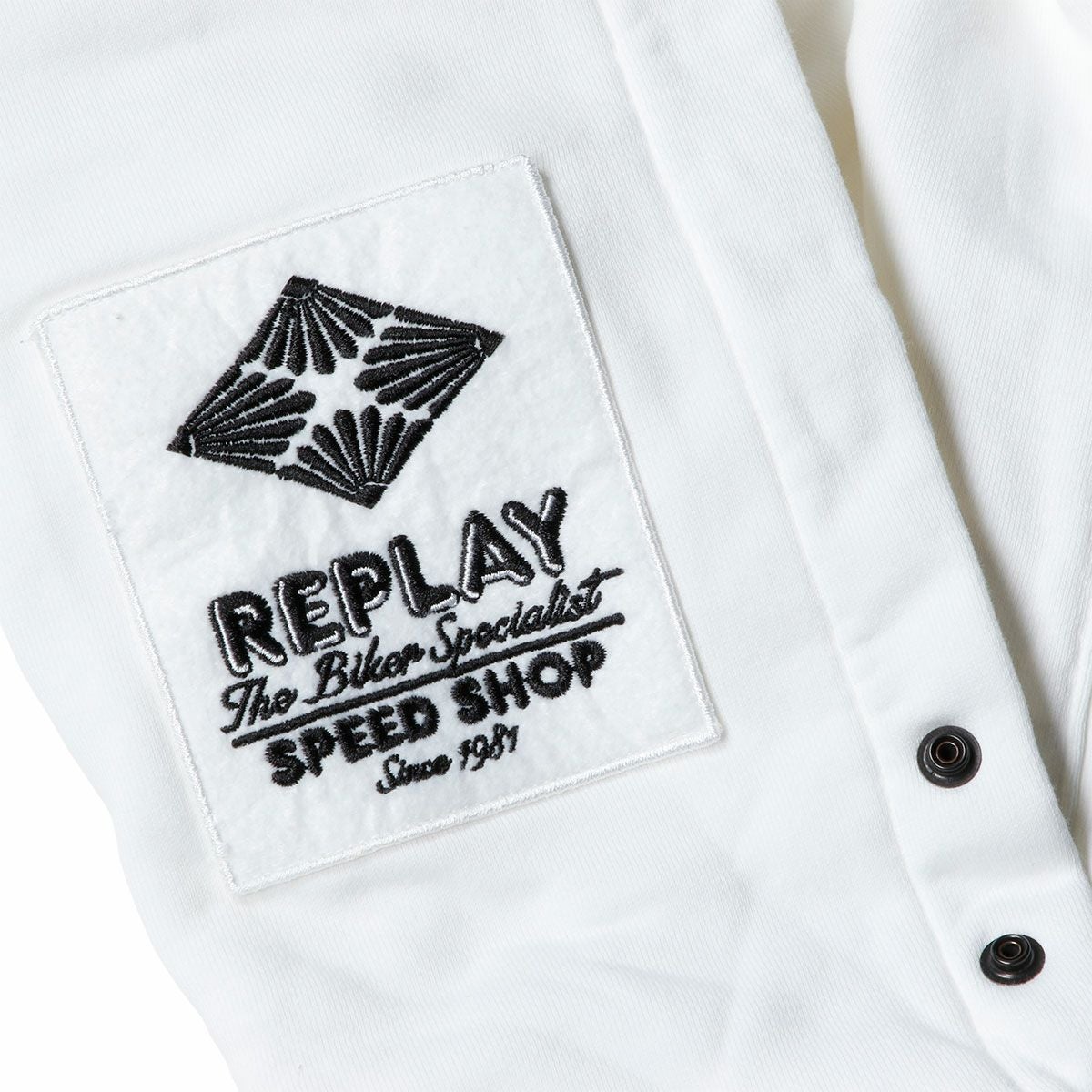 Replay｜フーディ ウィズ バイカー パッチ｜チョーク