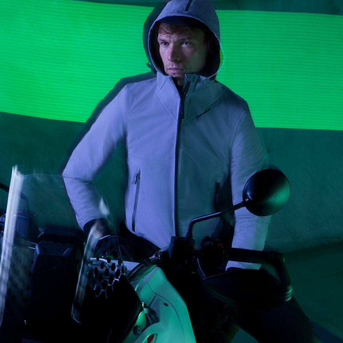 SPIDI｜フーディ シェル｜ファブリック｜ジンク｜モデル着用