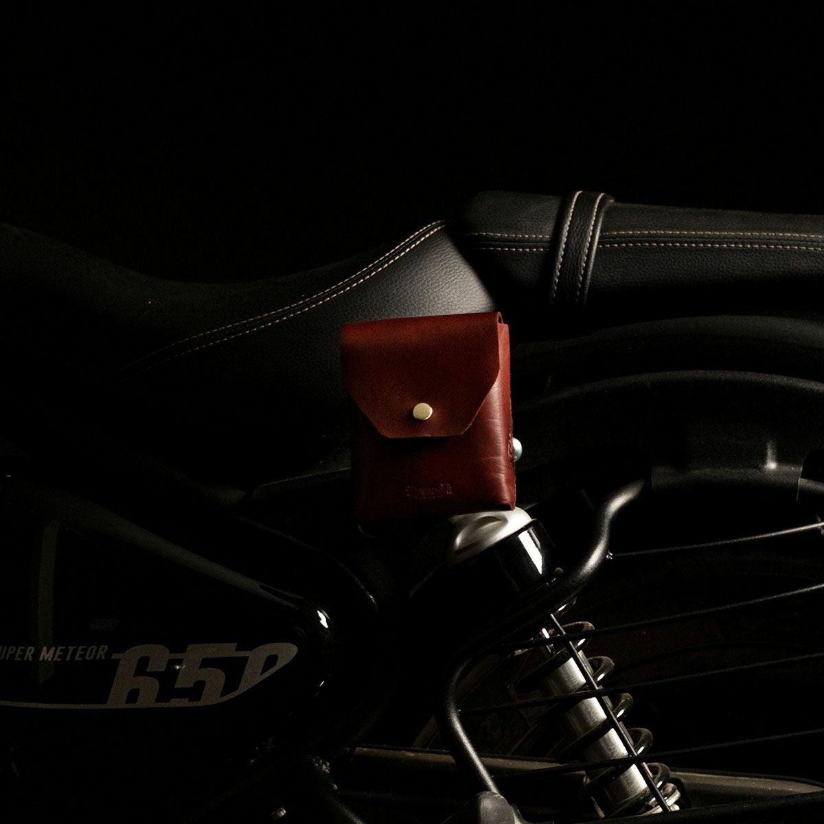 Trip Machine｜トゥルーパー ヘルメット バッグ｜その他バッグ｜チェリーレッド｜使用イメージ