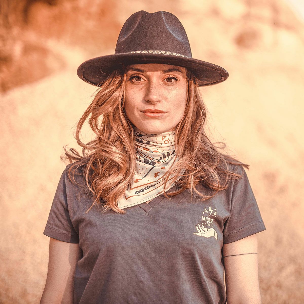 WILDUST｜モト スカーフ｜その他雑貨｜Born Wild｜モデル着用