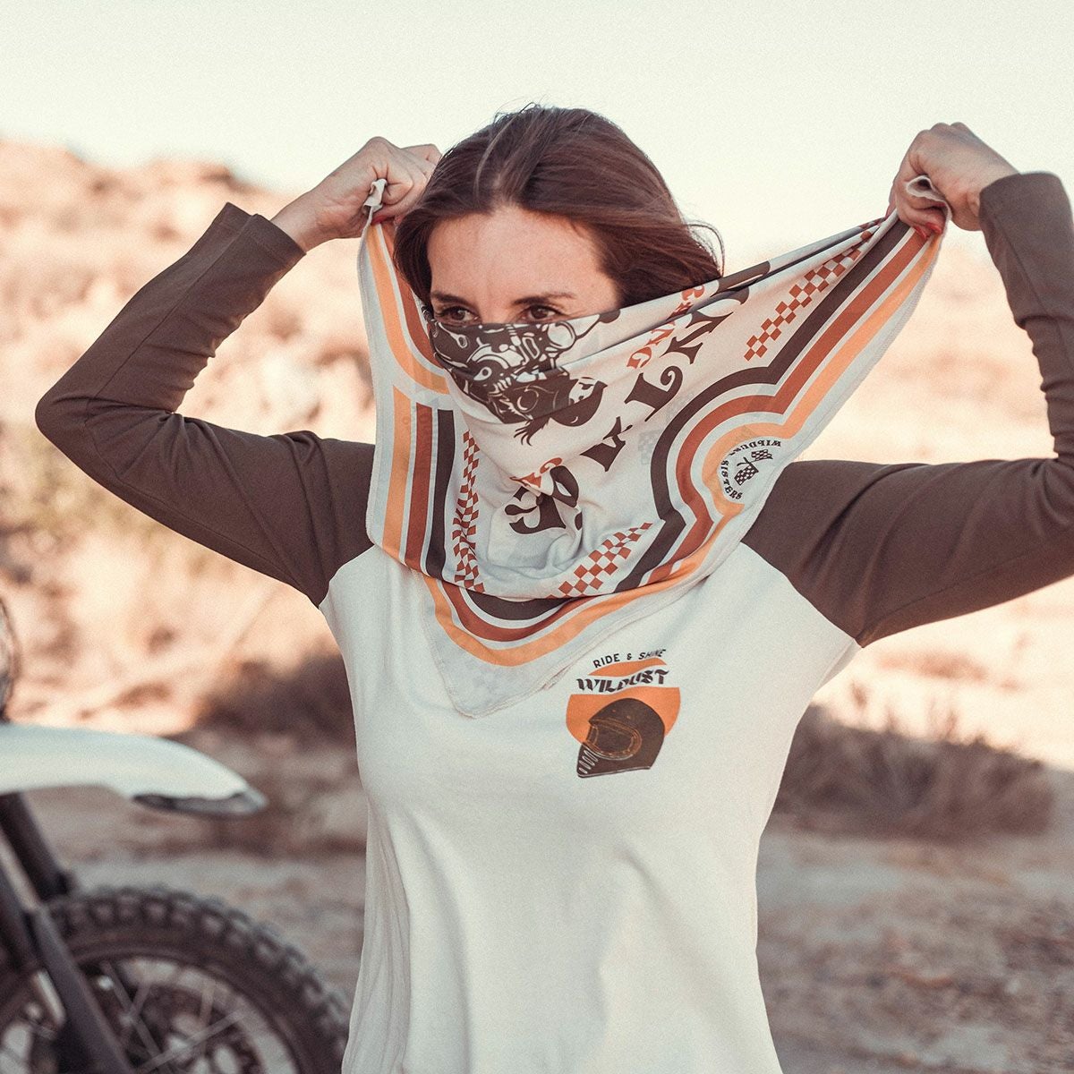 WILDUST｜モト スカーフ｜その他雑貨｜Vintage Racer｜モデル着用