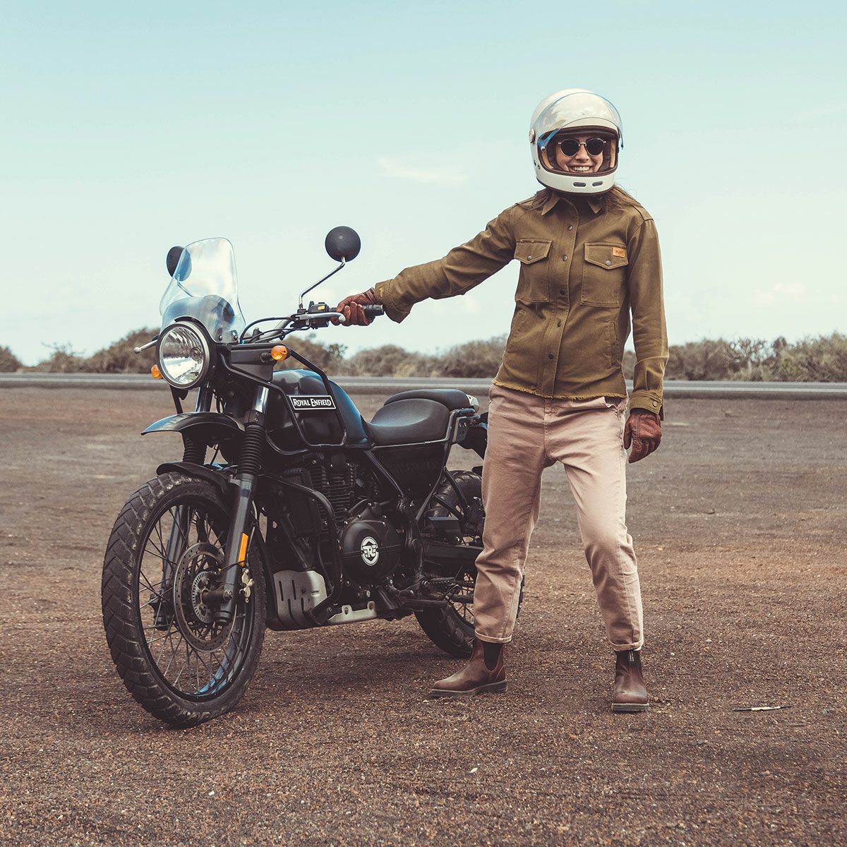 WILDUST｜アーマリス モト ジャケット｜ファブリック｜ダークキャメル｜モデル着用