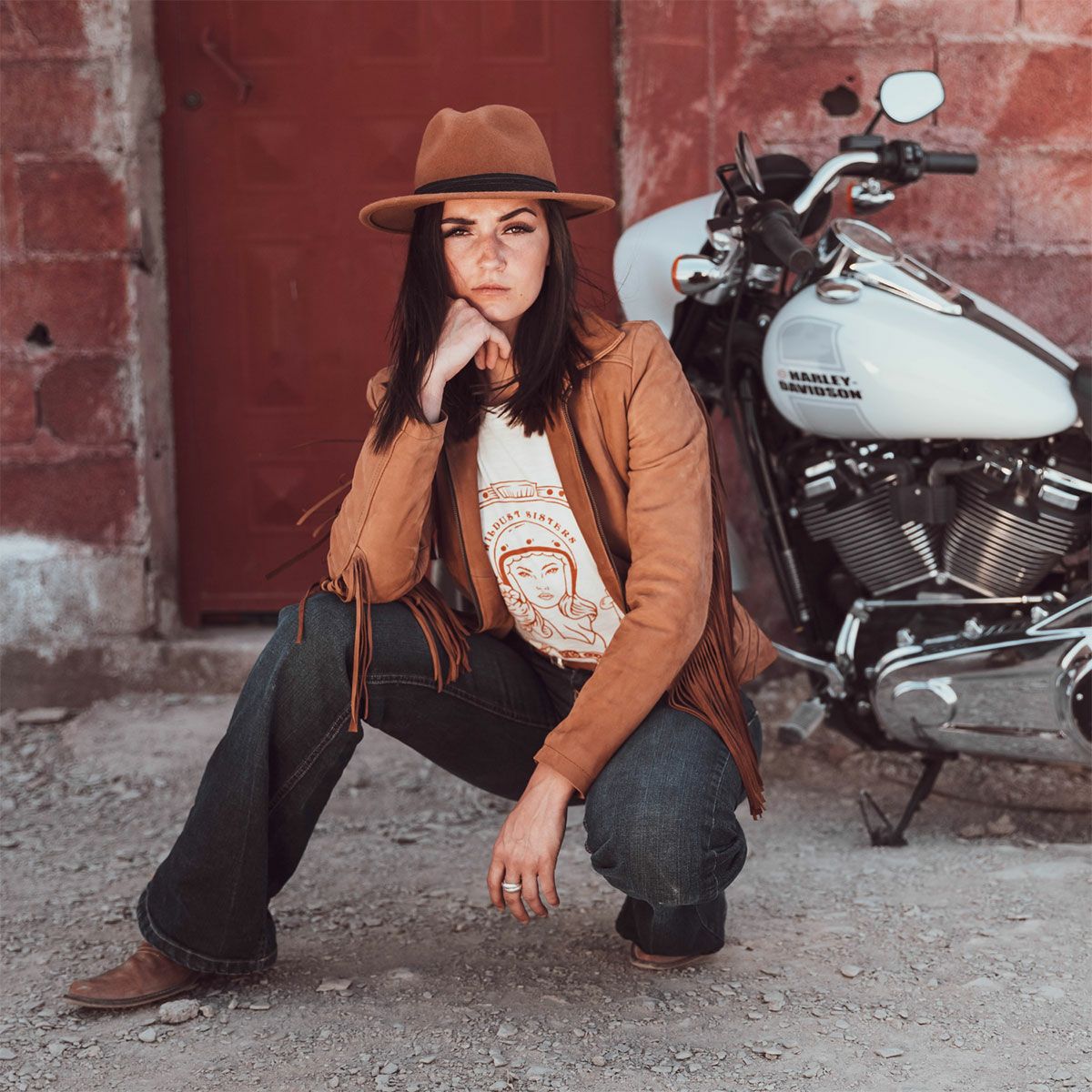 WILDUST｜ワイルド ウェスト Tシャツ｜エクリュ｜モデル着用