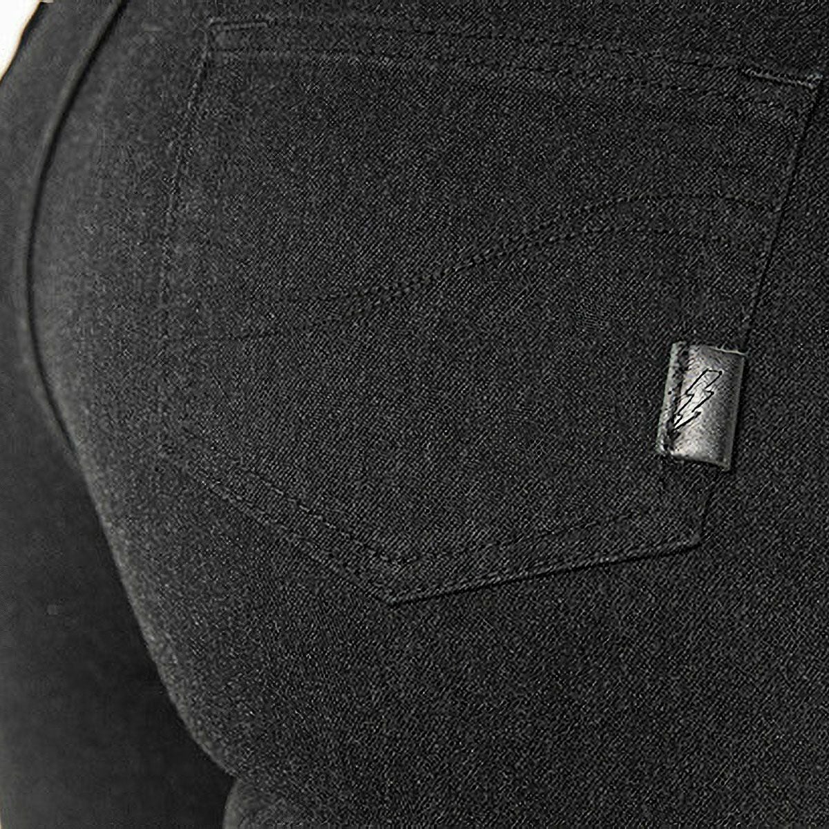 John Doe｜ルビー ジーンズ ウーマン｜デニム｜ブラック｜モデル着用