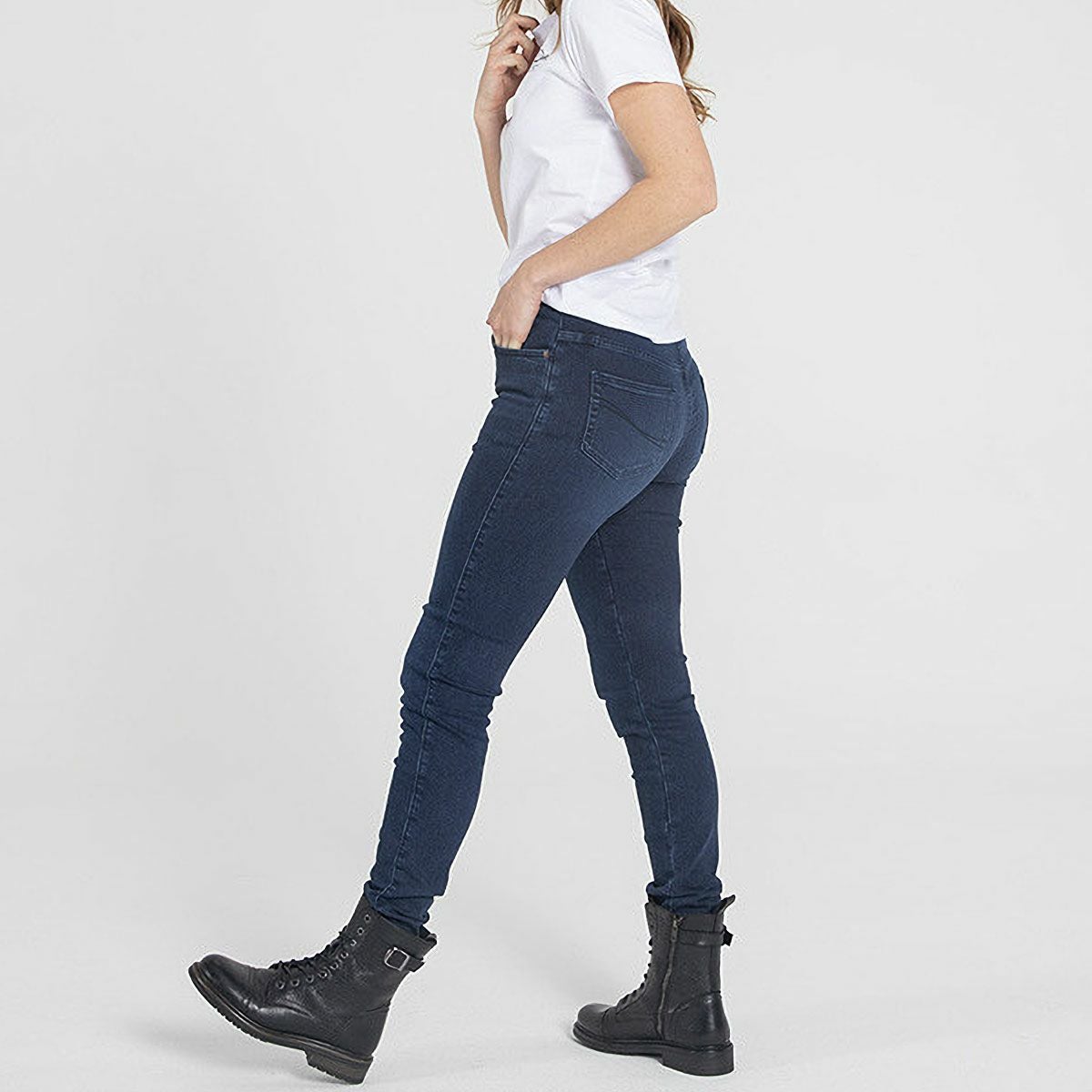 John Doe｜ルビー ジーンズ ウーマン｜デニム｜インディゴ｜モデル着用