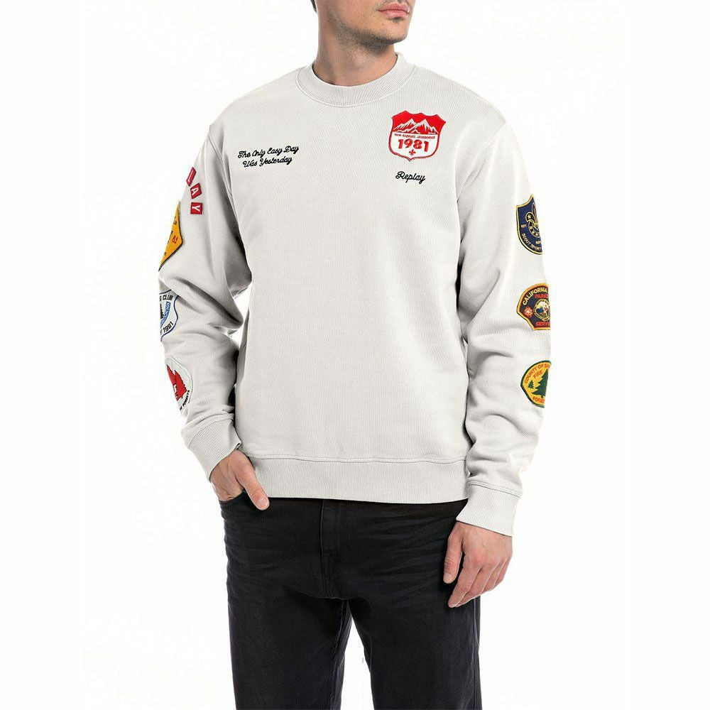 Replay｜ワッペン スリーブ スウェットシャツ｜ベージュ｜モデル着用