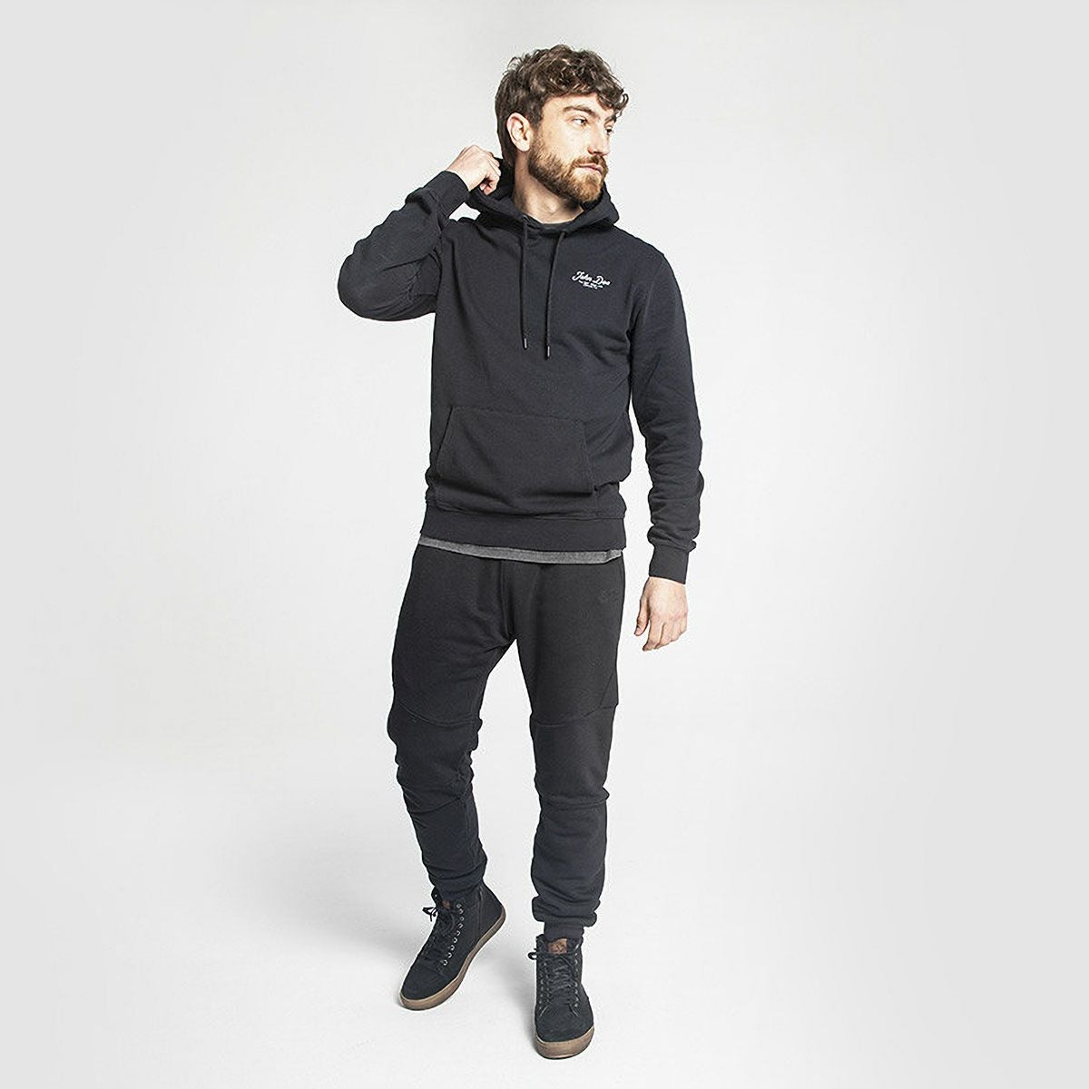 John Doe｜ジョガー XTM パンツ｜その他パンツ｜ブラック｜モデル着用