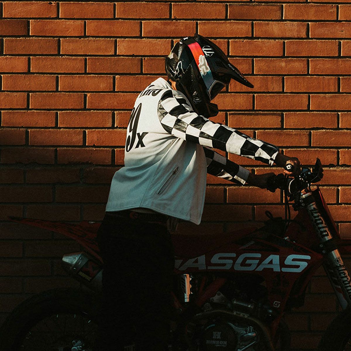 El Solitario｜クラーケン ストリート レーシング ジャケット｜レザー｜ホワイト×ブラック｜モデル着用