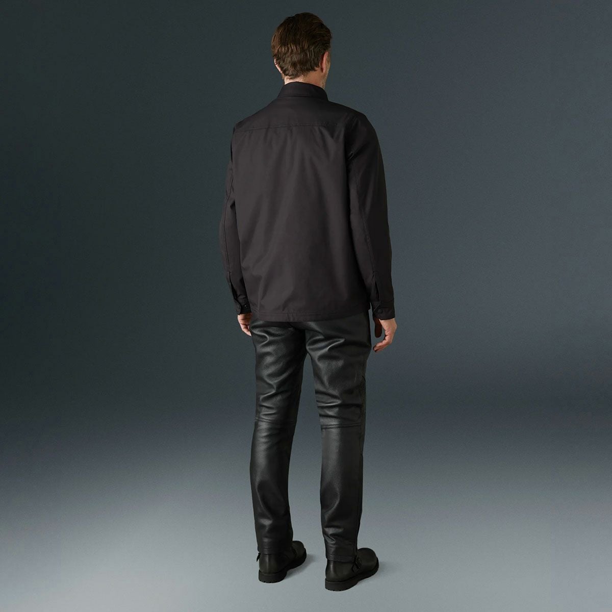 BELSTAFF｜シロッコ モーターサイクル オーバーシャツ｜ファブリック｜ブラック｜モデル着用