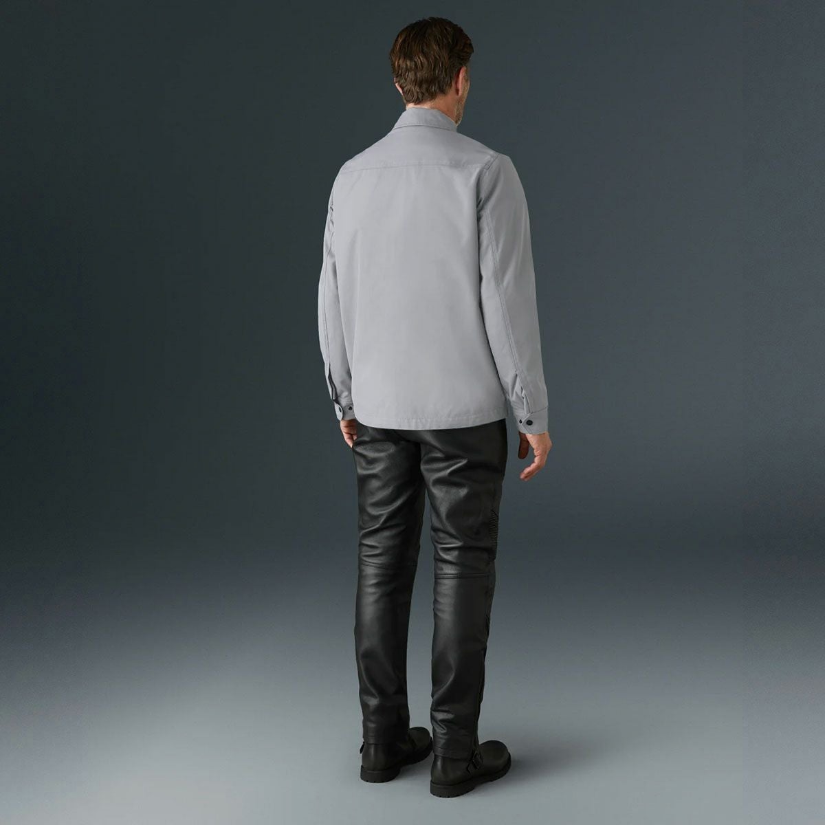 BELSTAFF｜シロッコ モーターサイクル オーバーシャツ｜ファブリック｜グラナイトグレー｜モデル着用