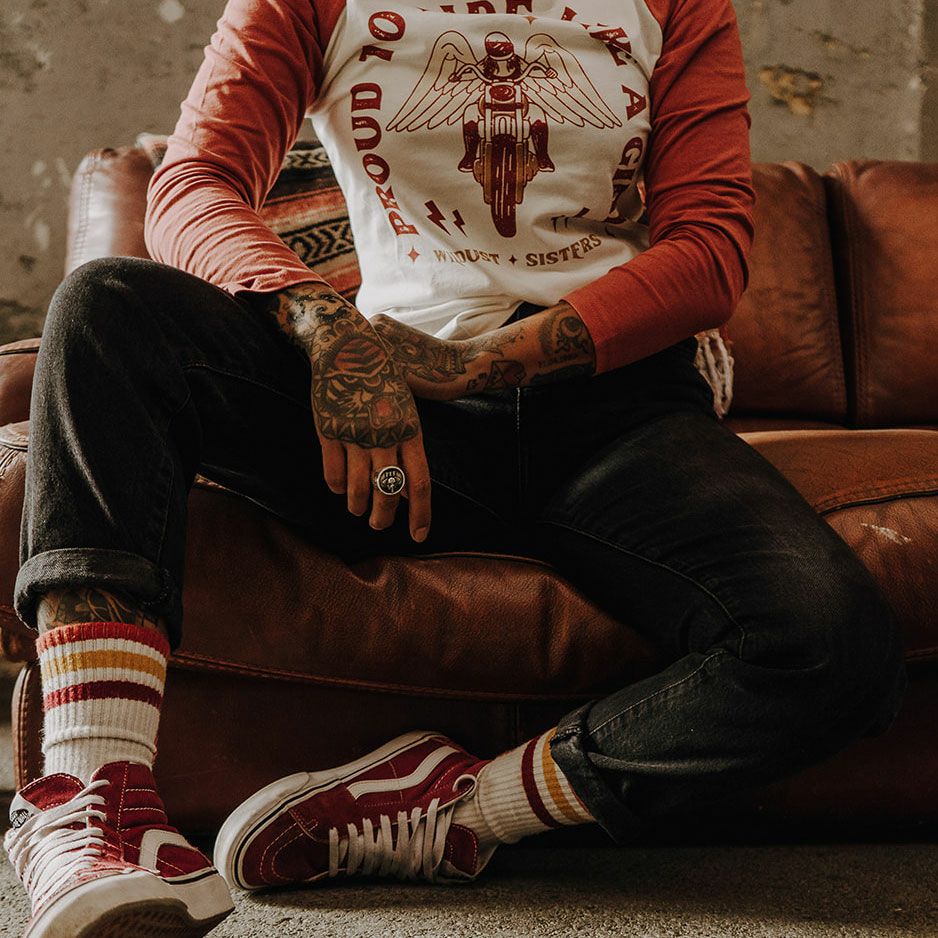 WILDUST｜ベースボール Tシャツ ライド ライク ア ガール｜ロングスリーブ｜アイボリー×テラコッタレッド｜モデル着用