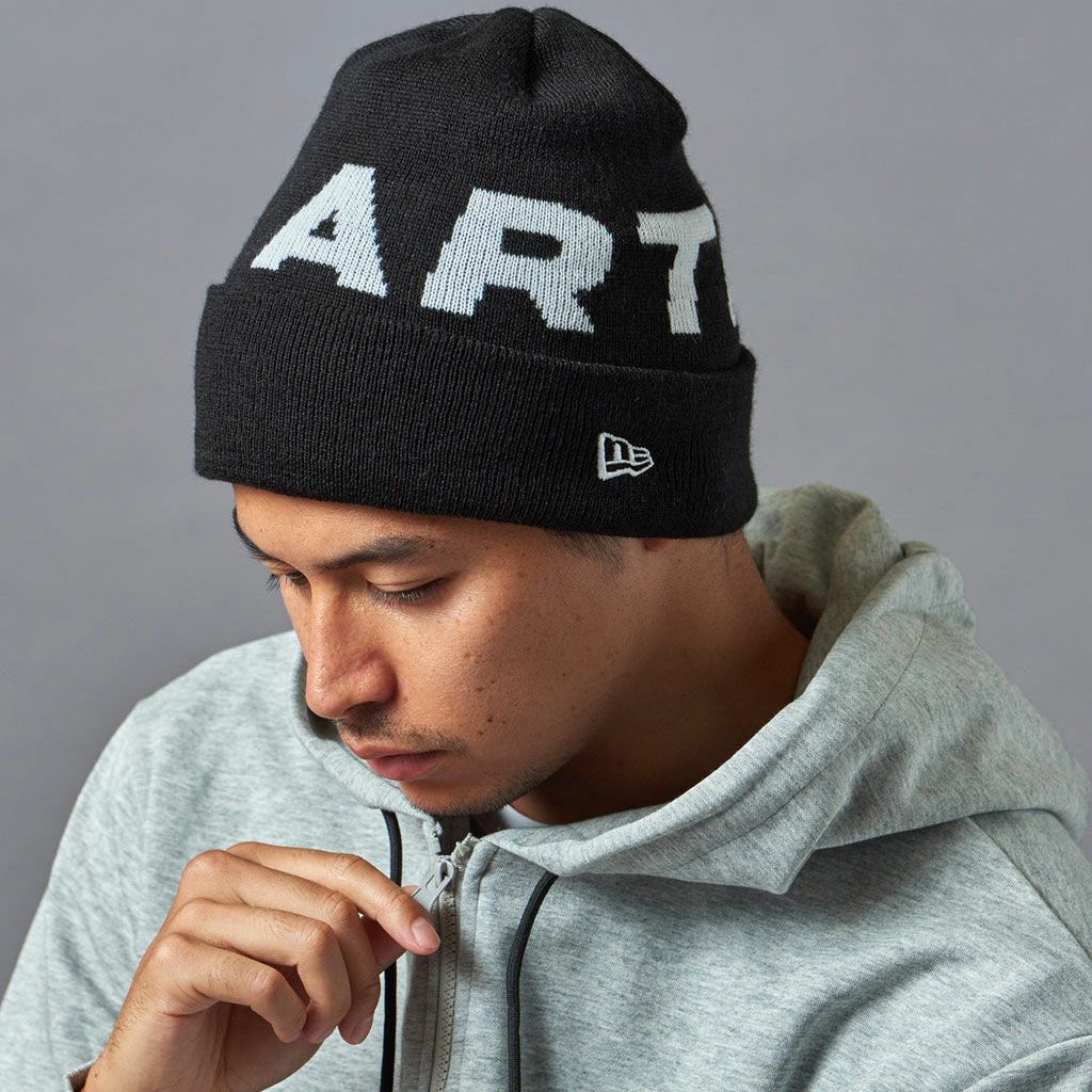 ARTA｜ニューエラ ARTA ニット キャップ ジャガード｜帽子｜ブラック×ホワイト｜モデル着用