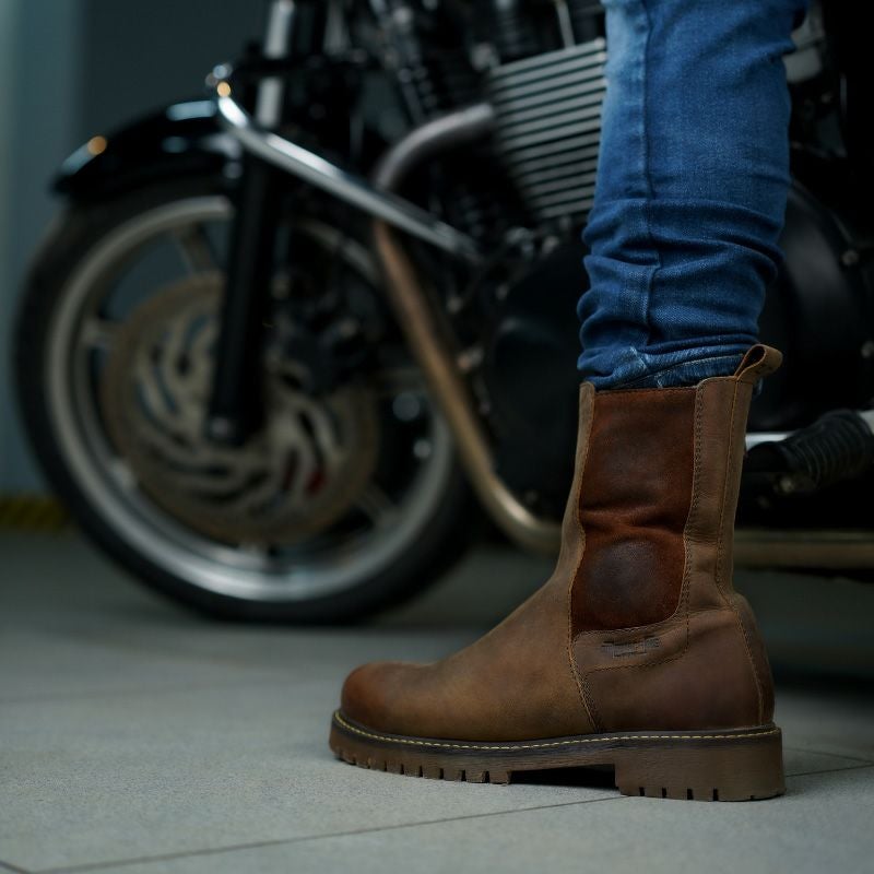 Trip Machine｜ブーツ チェルシー｜ブーツタイプ｜ラスティラングラ－｜モデル着用