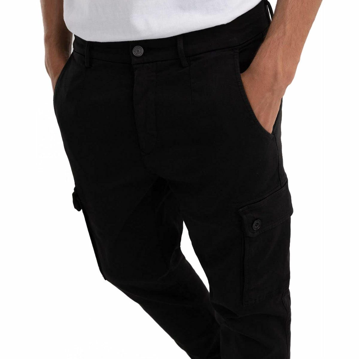 Replay｜JAAN スリムフィット ジーンズ｜チノ・カーゴ｜ブラック｜モデル着用