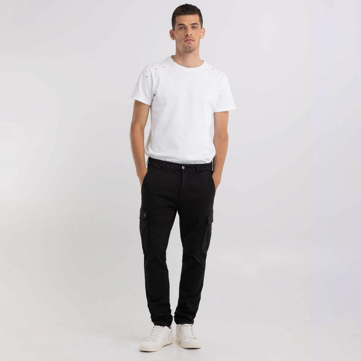 Replay｜JAAN スリムフィット ジーンズ｜チノ・カーゴ｜ブラック｜モデル着用