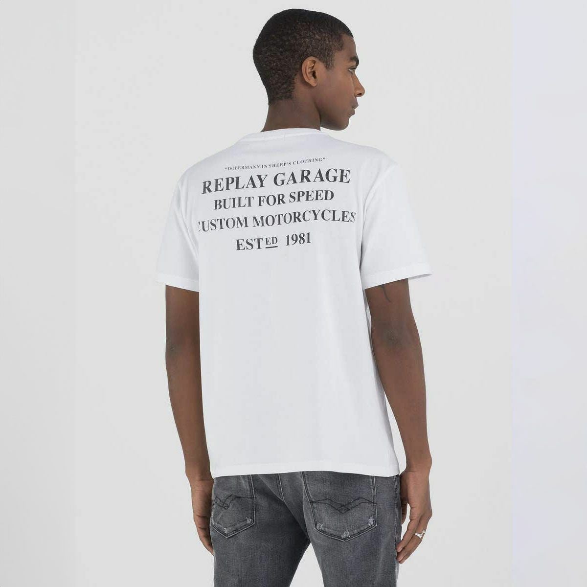 Replay｜モーターサイクル ドッグ プリント Ｔシャツ｜ホワイト｜モデル着用