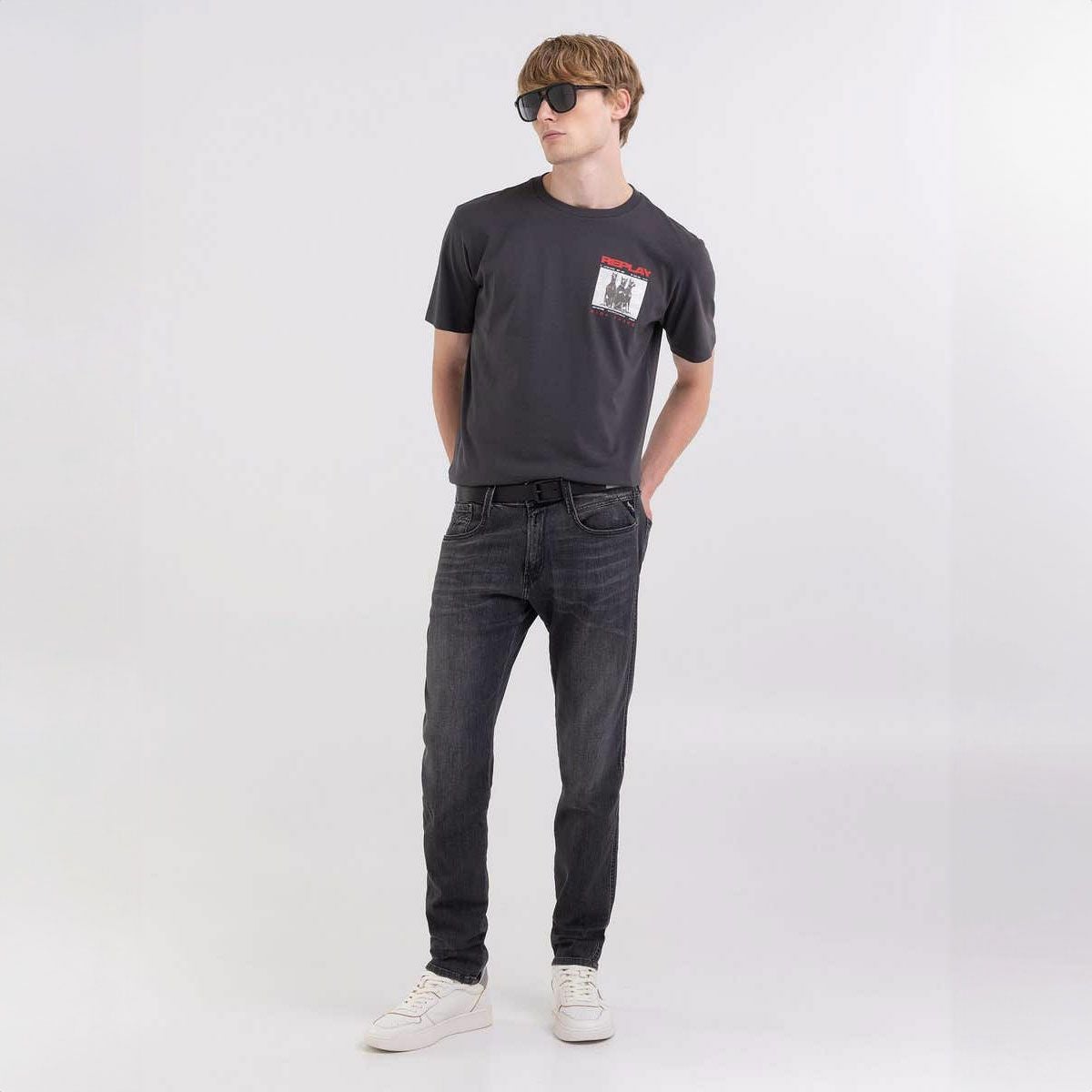 Replay｜モーターサイクル ドッグ プリント Ｔシャツ｜ニアリーブラック｜モデル着用