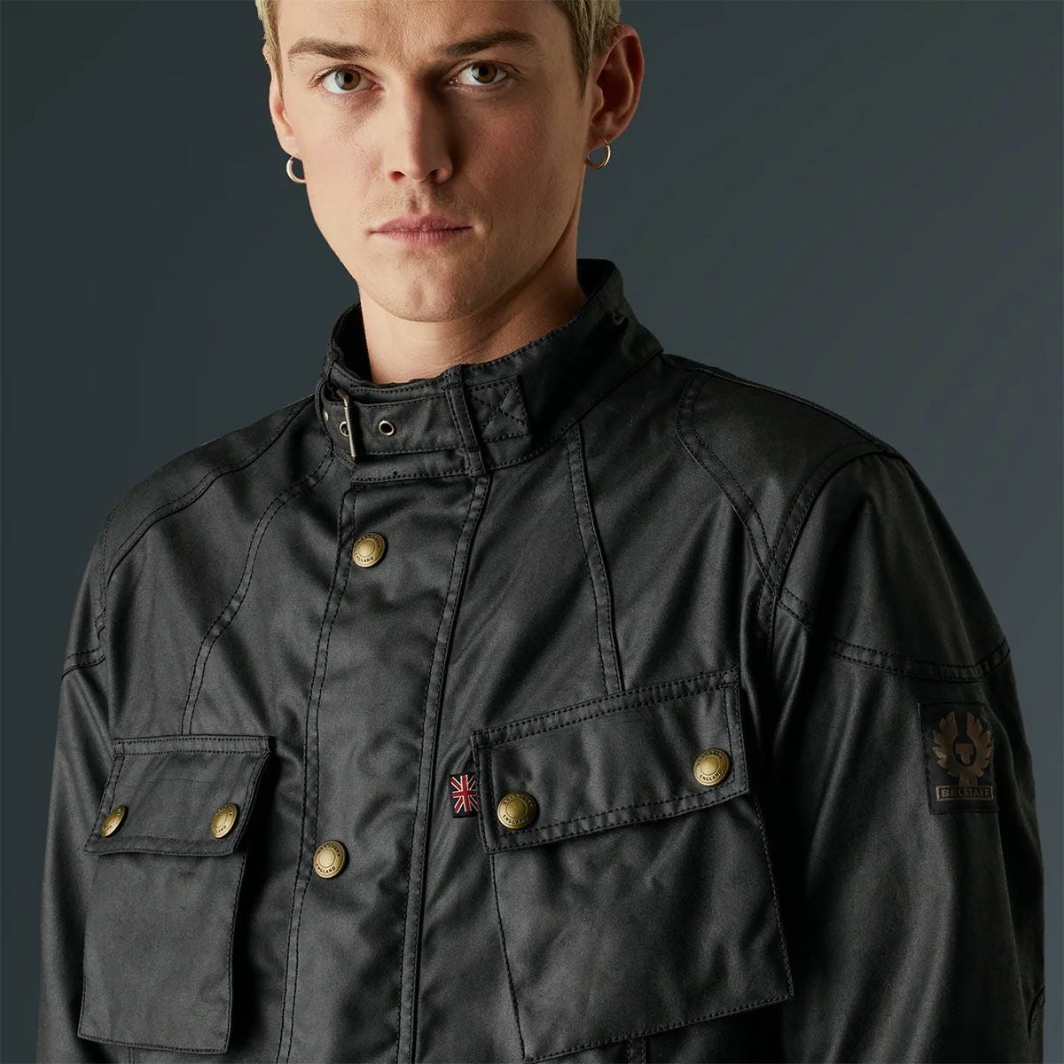 BELSTAFF｜クロスビー モーターサイクル ジャケット｜ファブリック｜ブラック｜モデル着用