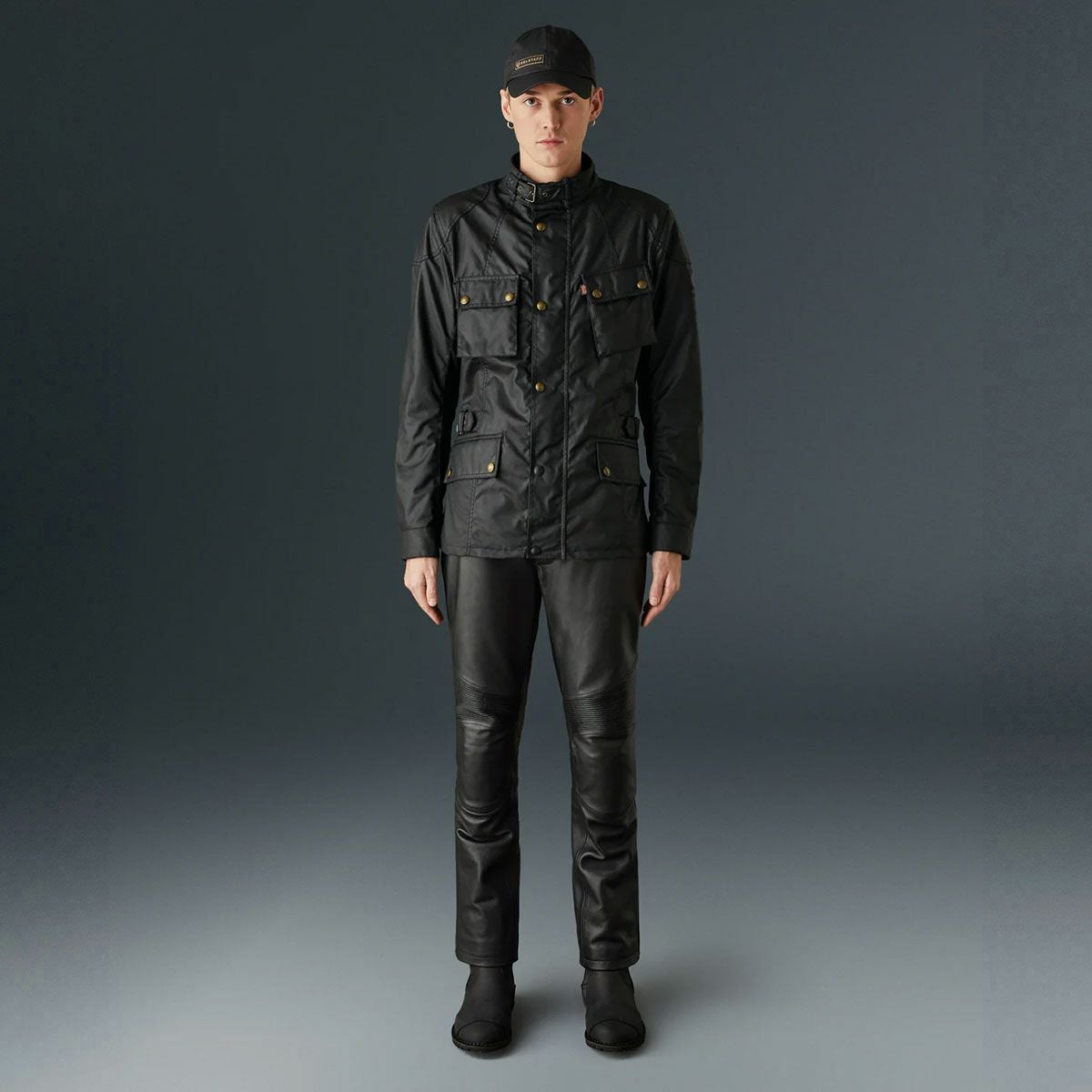 BELSTAFF｜クロスビー モーターサイクル ジャケット｜ファブリック｜ブラック｜モデル着用