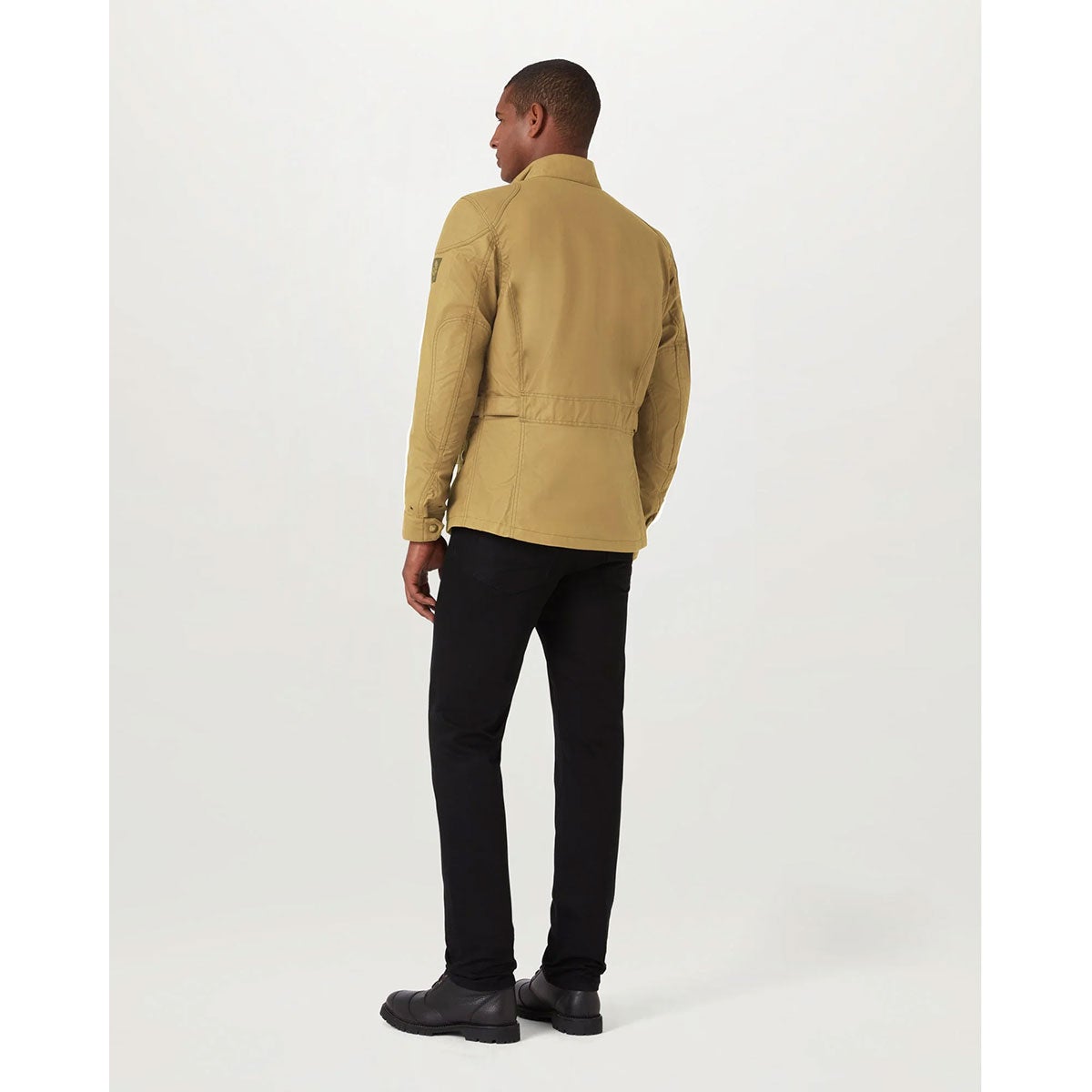 BELSTAFF｜クロスビー モーターサイクル ジャケット｜ファブリック｜サンド｜モデル着用