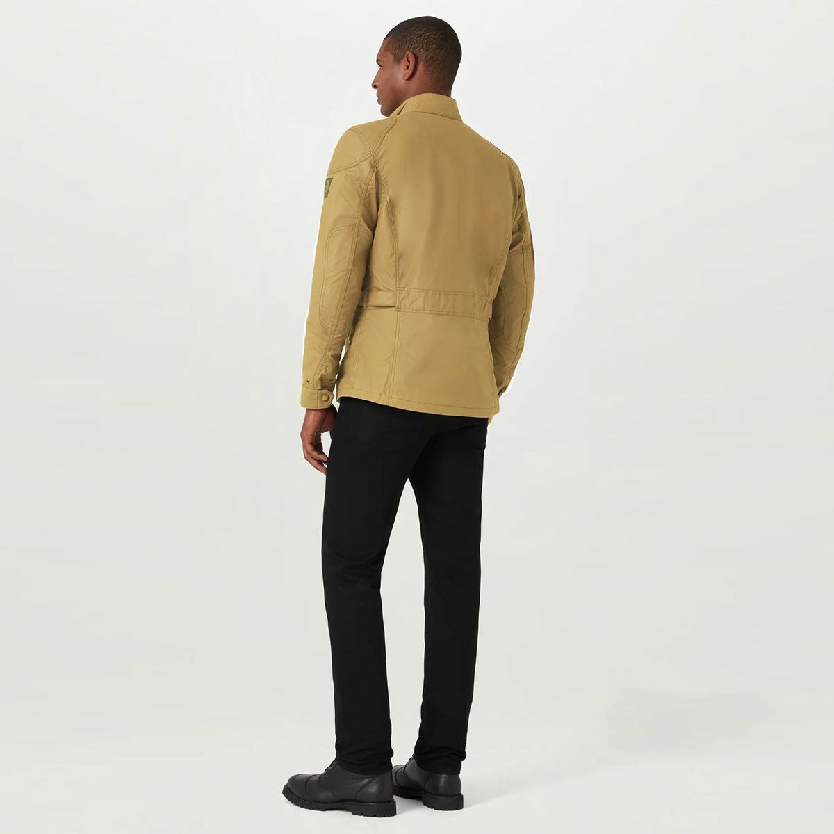 BELSTAFF｜クロスビー モーターサイクル ジャケット｜ファブリック｜サンド｜モデル着用