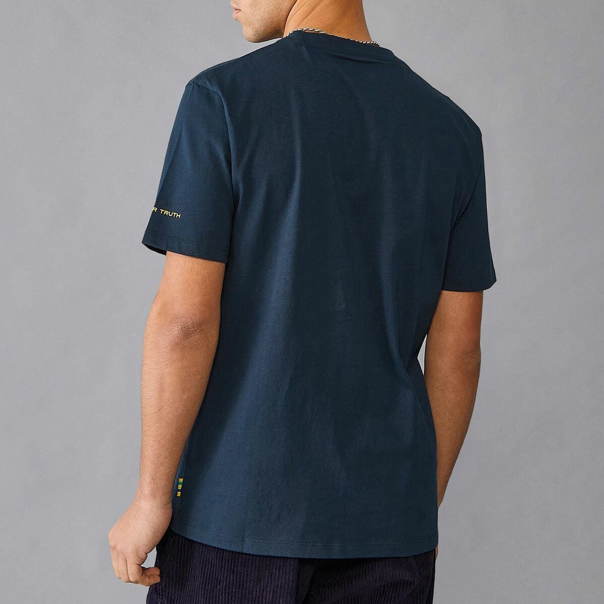 AyrtonSenna｜アイルトン・セナ ロゴ Tシャツ｜ネイビー｜モデル着用