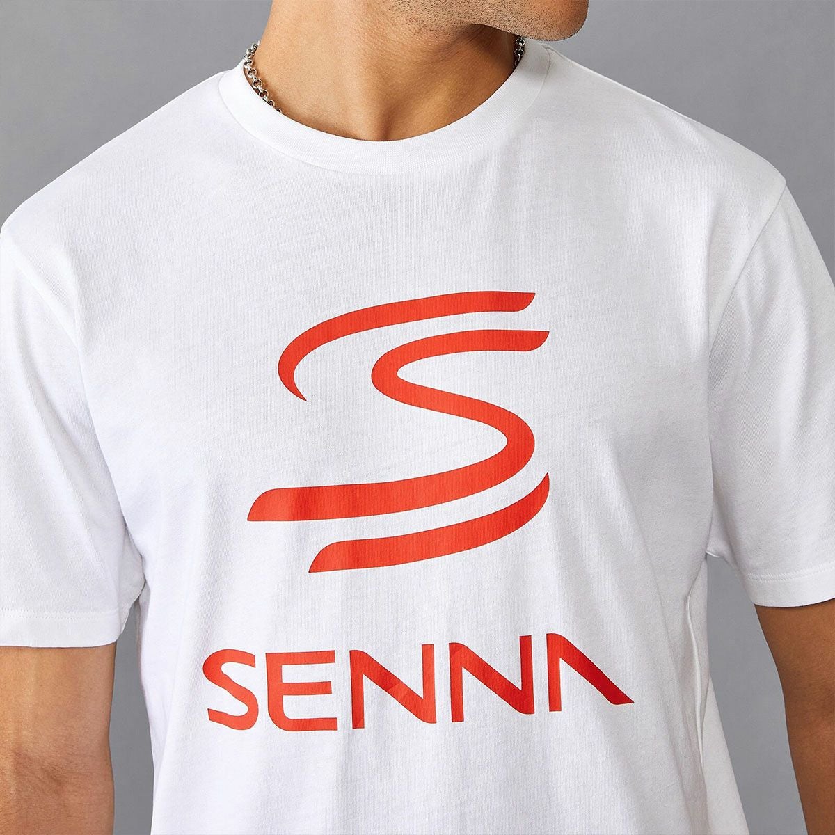 AyrtonSenna｜アイルトン・セナ ロゴ Tシャツ｜ホワイト｜モデル着用