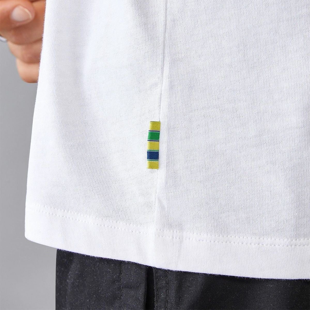 AyrtonSenna｜アイルトン・セナ ロゴ Tシャツ｜ホワイト｜モデル着用