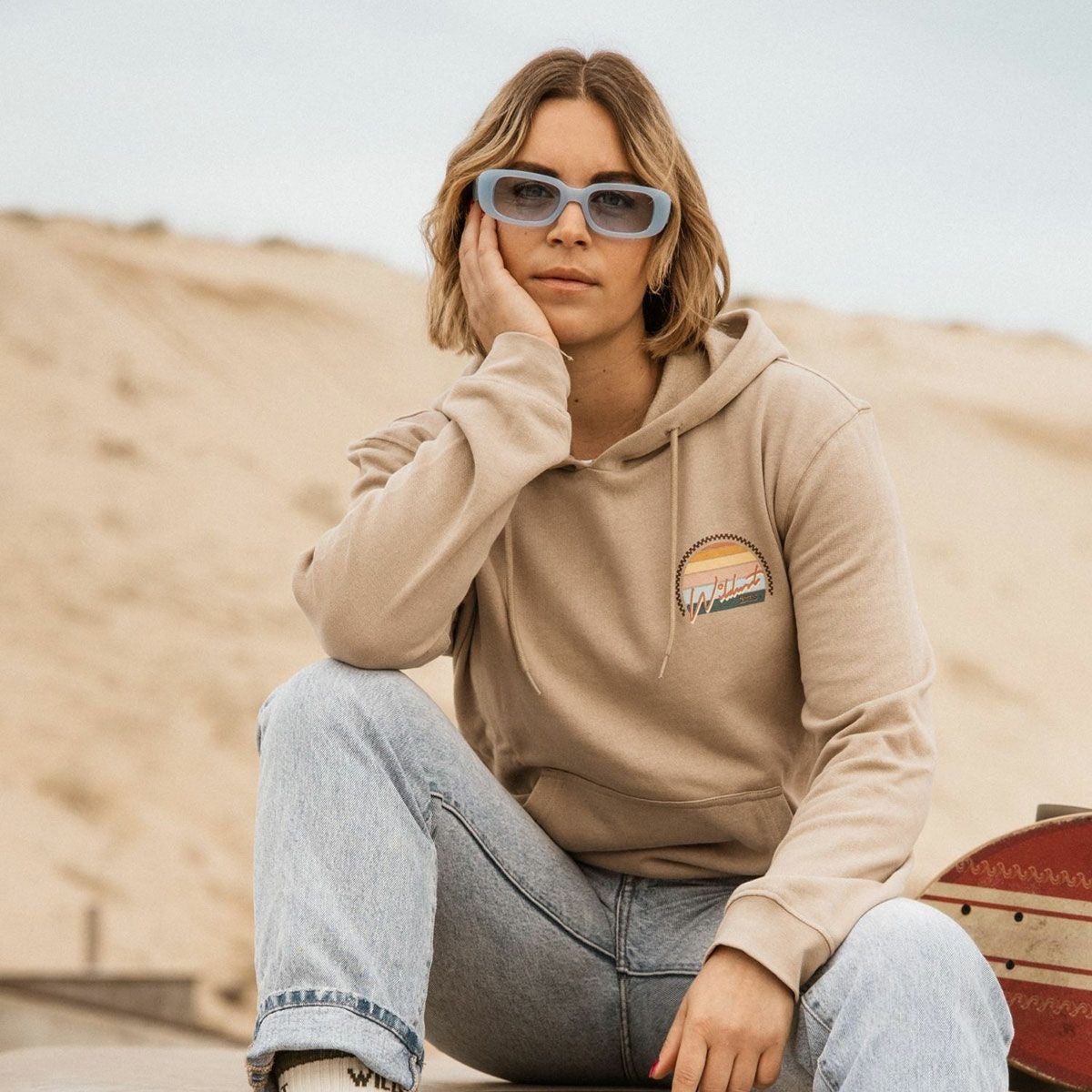 WILDUST｜ウィンド レース フーディ｜サンドベージュ｜モデル着用