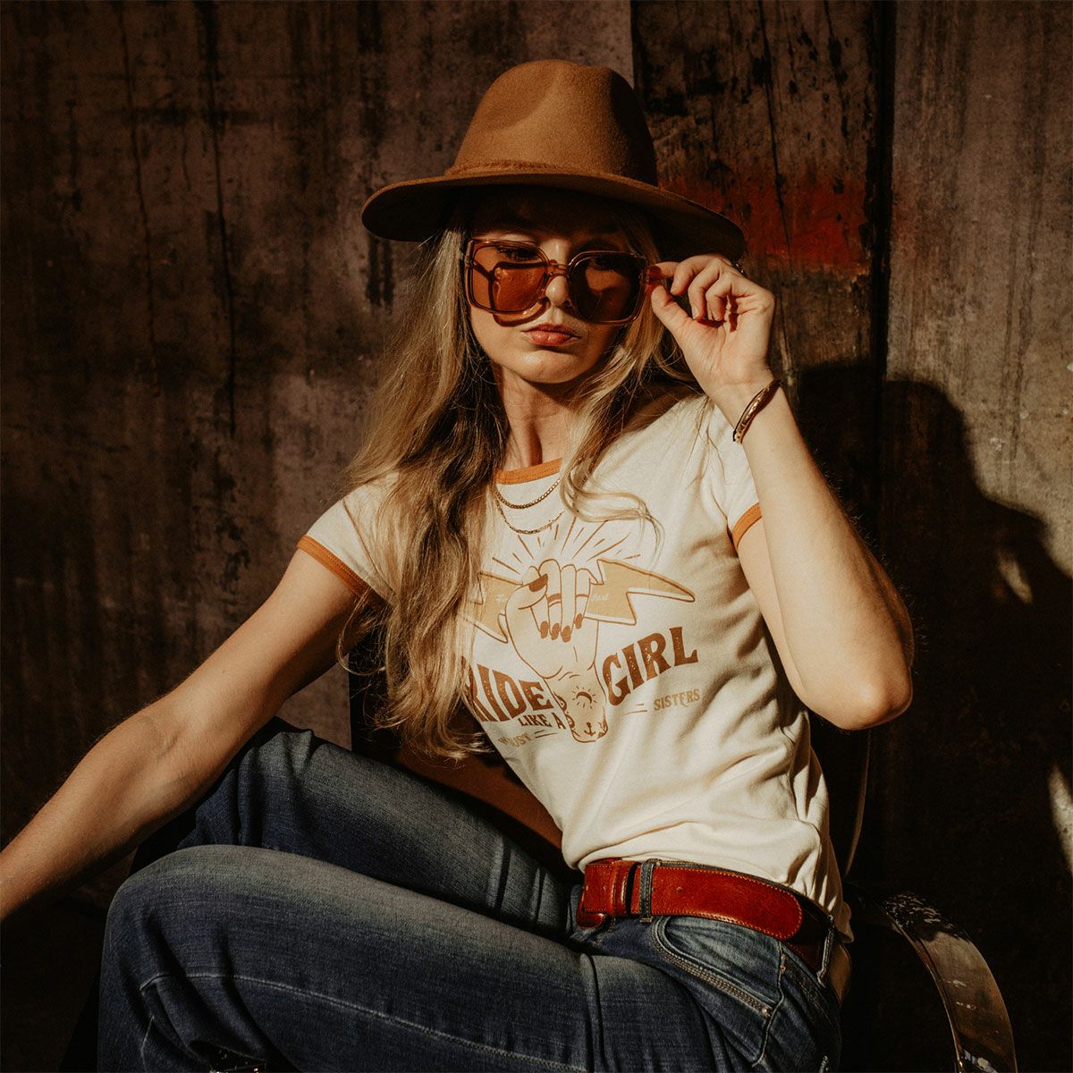 WILDUST｜リンガー Tシャツ｜エクリュ｜モデル着用