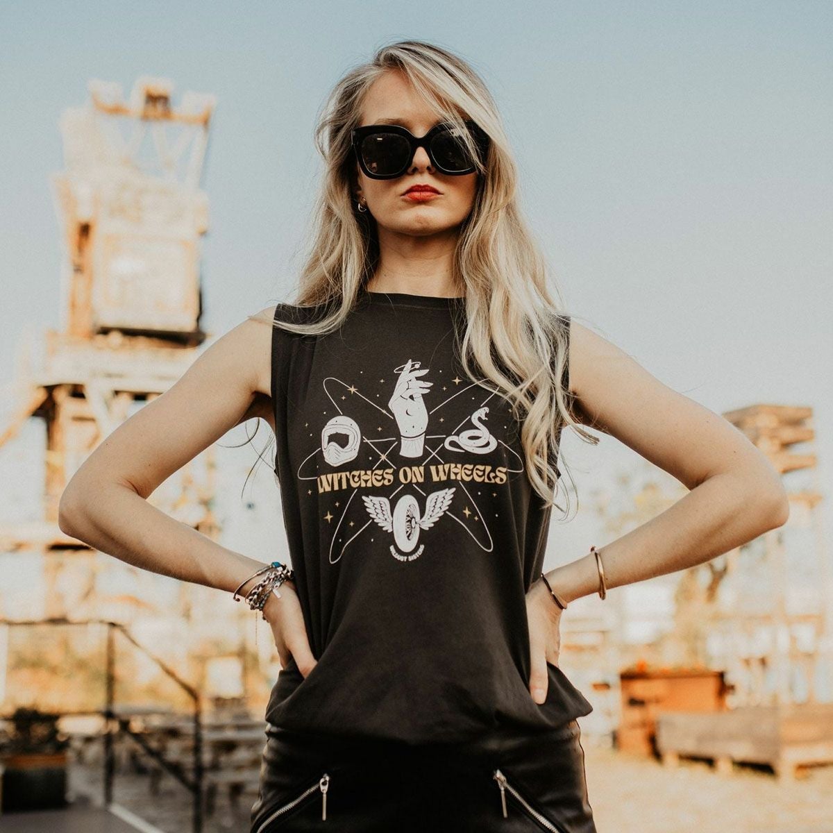 WILDUST｜ウイッチ Tシャツ｜ブラック｜モデル着用