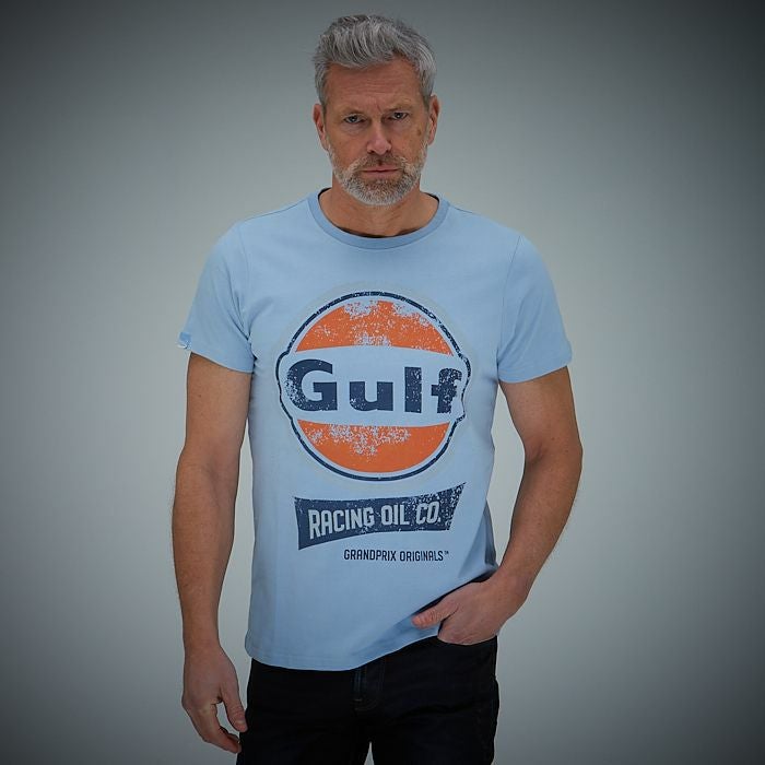 GULF｜ガルフ NEW レーシング オイル Tシャツ｜ガルフブルー｜モデル着用
