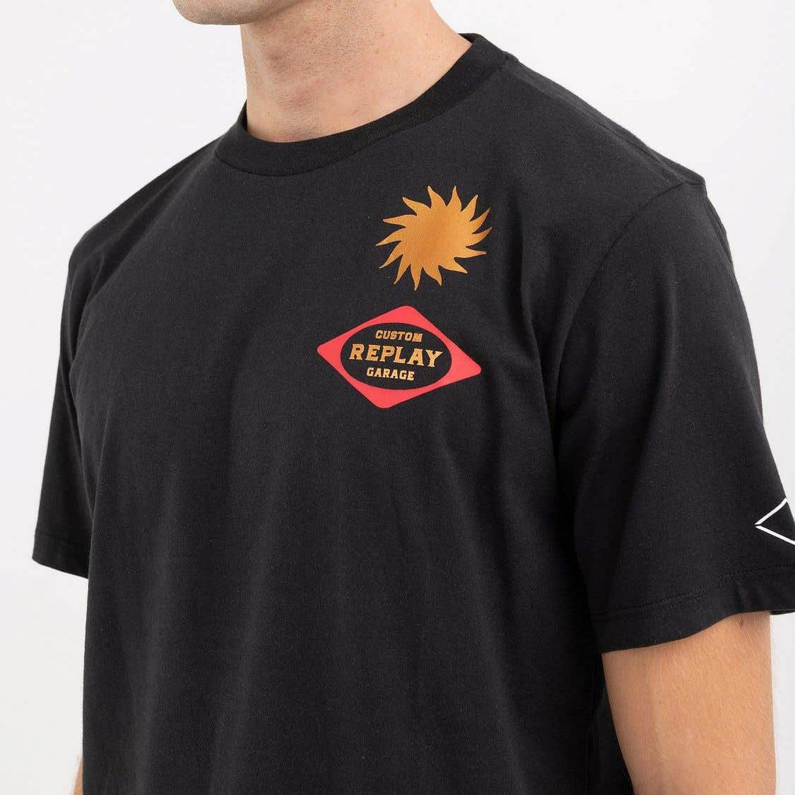 Replay｜カスタムガレージ プリント Ｔシャツ｜ブラック｜モデル着用