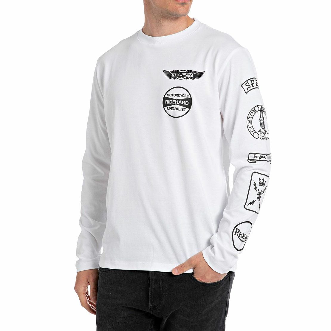 Replay｜オープンエンドジャージーモーターサイクルロングTシャツ｜ロングスリーブ｜ホワイト｜モデル着用