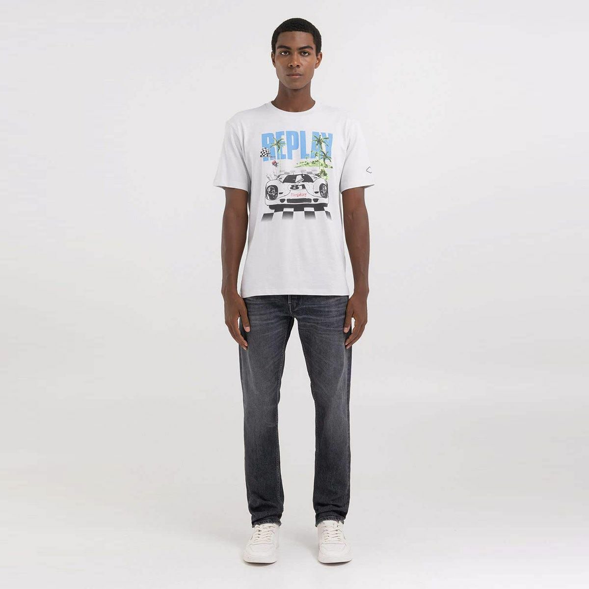 Replay｜レーシングカー プリント Ｔシャツ｜ミルキーホワイト｜モデル着用