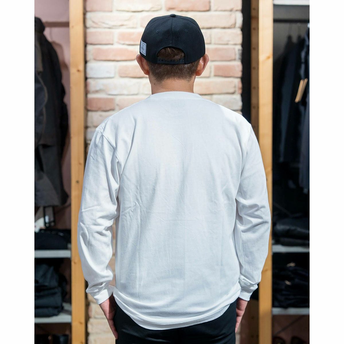 ハンバーグ師匠 x DEVILOCK｜HAMBURG L/S TEE｜ロングスリーブ｜ホワイト｜モデル着用