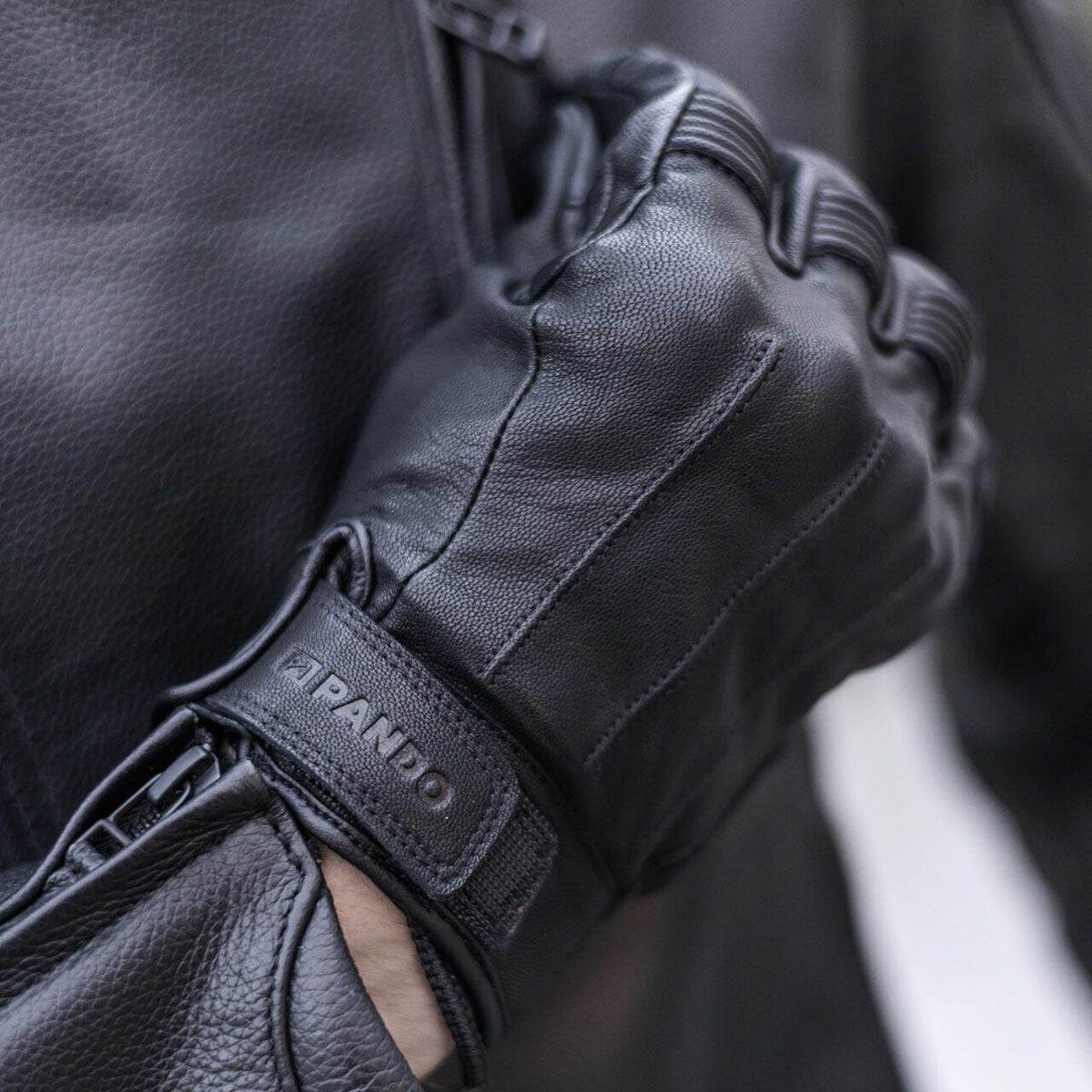 PANDO MOTO｜IVY グローブ｜3シーズン｜ブラック｜モデル着用